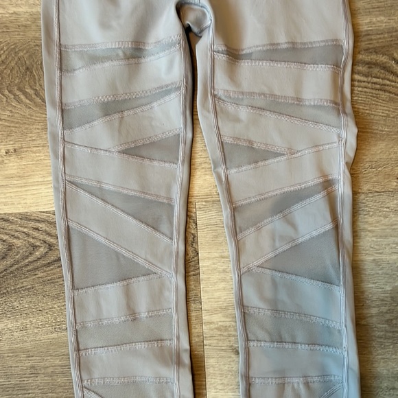 Lululemon Wunder Under pant high rise tech mesh 28” - Picture 4 of 14